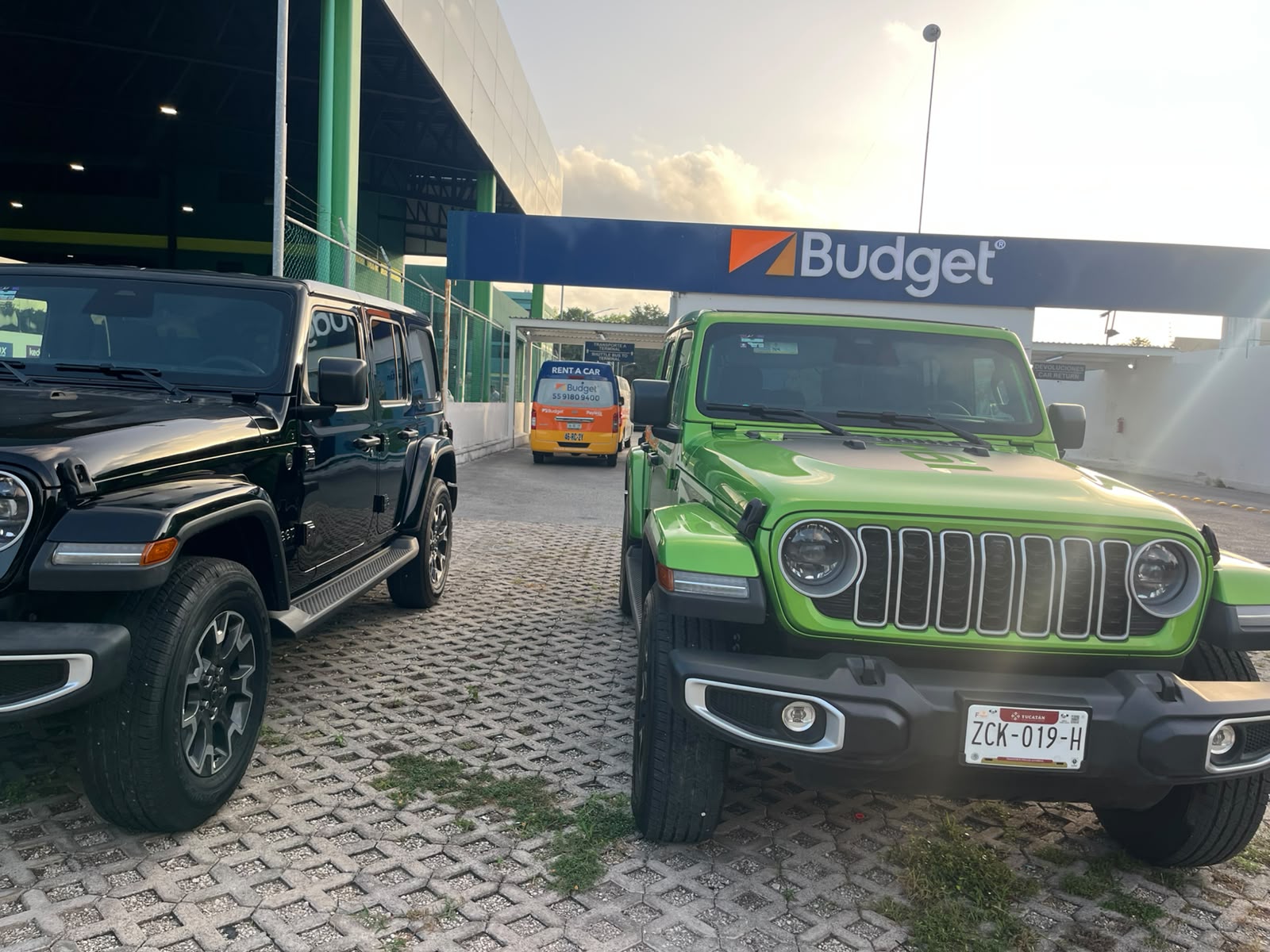 Vehículos disponibles para renta en Cancún Aeropuerto